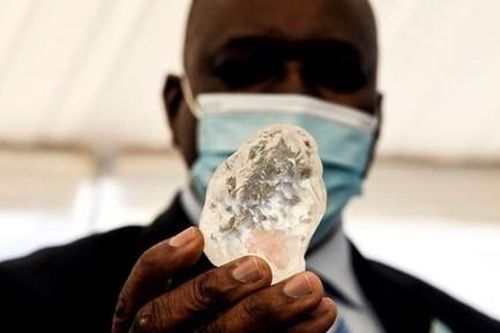 Phát hiện viên kim cương hơn 1.000 carat, lớn thứ 3 thế giới