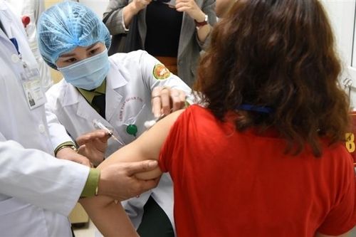 Gần 1.000 người tiêm vaccine Nanocovax giai đoạn 3, một người bị phản vệ