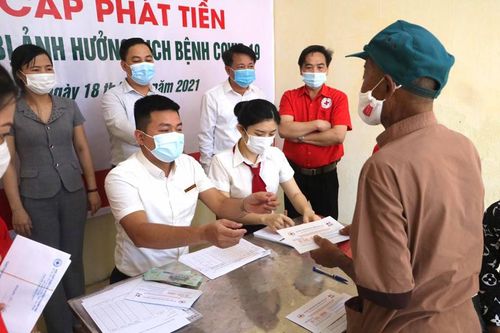 Hỗ trợ sinh kế cho người dân gặp khó khăn
