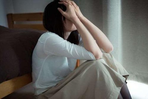 Vợ của nhân tình nhắn tin khiến tôi tức nghẹn: 'Cặp bồ mà không được quan hệ à, nhục lắm!'