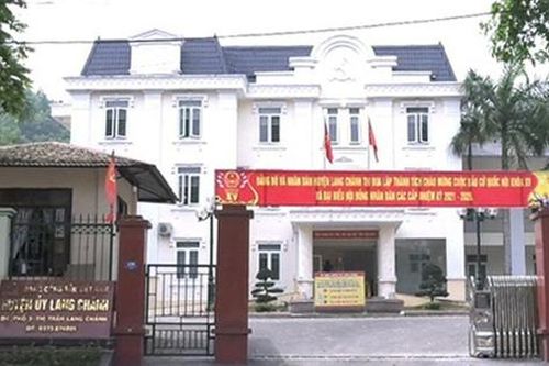 Cán bộ huyện ủy mất hết chức vụ vì dùng bằng giả
