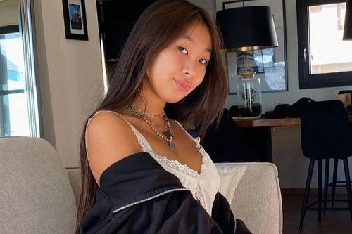 Cô bé mồ côi gốc Việt sau 17 năm được danh ca Pháp nhận nuôi