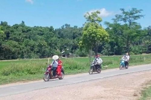 Đám rước dâu bằng xe máy chỉ có 6 người ở Nghệ An