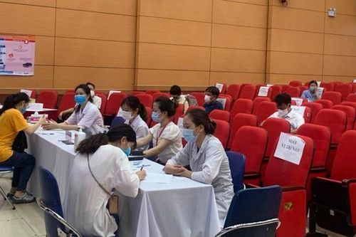 Dồn lực bảo đảm an toàn tiêm vaccine phòng COVID-19
