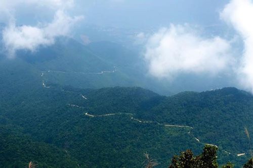 Ngắm thác chảy, 'săn' mây trên đỉnh Bạch Mã