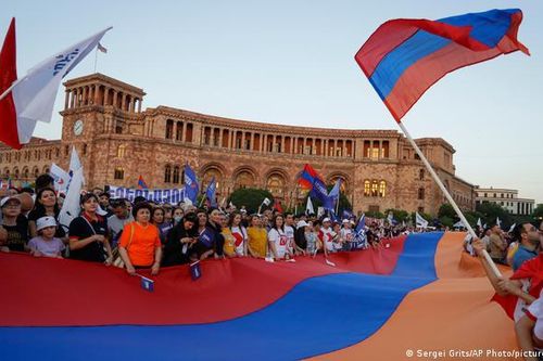 Tuần hành lớn tại Armenia trước thềm cuộc bầu cử Quốc hội