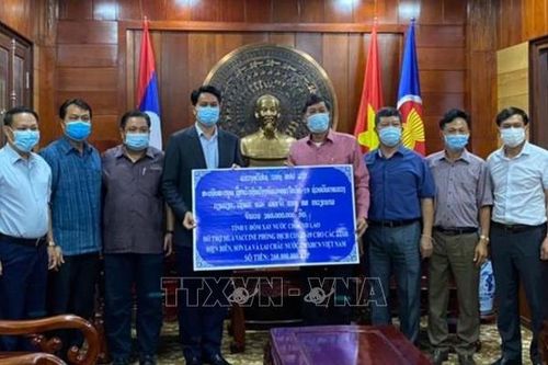 Nhân dân Lào chung tay cùng các địa phương Việt Nam phòng chống dịch