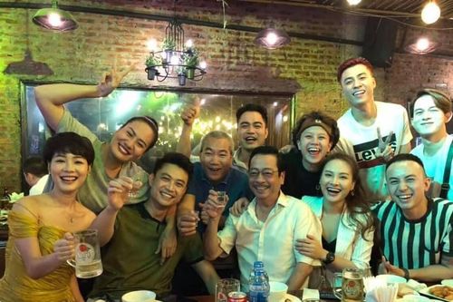 Kỉ niệm 2 năm ngày đóng máy phim 'Về nhà đi con' dàn diễn viên bồi hồi nhớ về cố NSND Hoàng Dũng