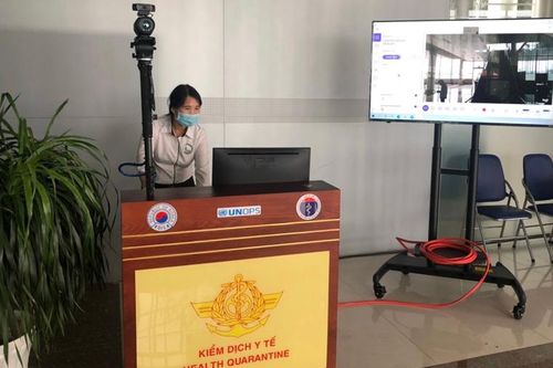 Chốt kiểm dịch Cảng hàng không Liên Khương chuyển cách ly 130 trường hợp