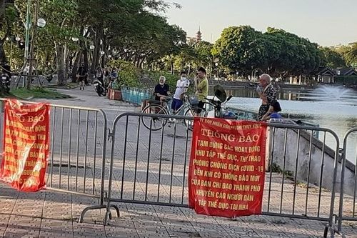 Dịch COVID-19 nhiều người 'chui dây', 'vượt rào' đi thể dục