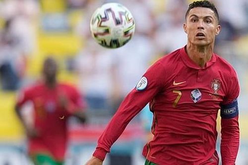 Thua Đức, nhưng Cristiano Ronaldo khiến dân mạng 'dậy sóng' với cú hất bóng đỉnh cao