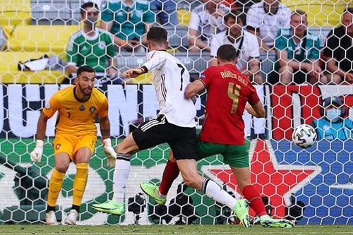 EURO 2020 chứng kiến kỷ lục về pha 'đốt lưới nhà'