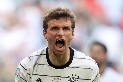 Ngày Muller làm lu mờ Ronaldo