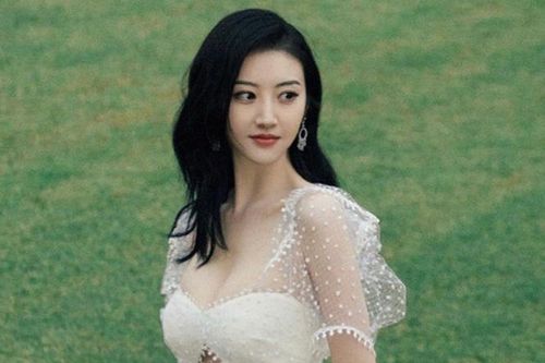 Góc khuất và thế lực đứng sau Cảnh Điềm
