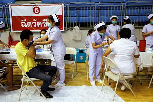Phuket cấp tốc tiêm vaccine để mở cửa trước mùa du lịch