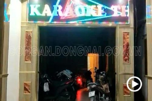 Đồng Nai: Chủ quán karaoke cho nhân viên thoát y phục vụ khách bất chấp lệnh cấm