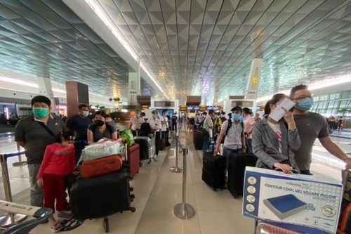 Đưa hơn 320 công dân Việt Nam tại Indonesia về nước an toàn