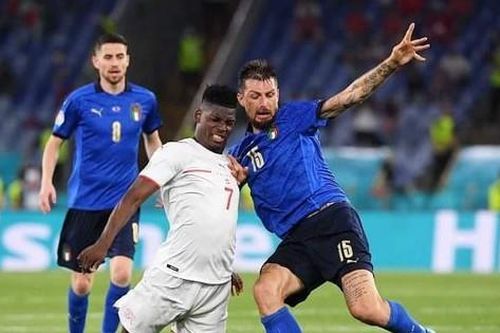 Italia-Xứ Wales: Cú bắt tay lịch sử