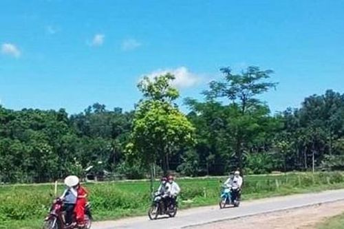 Màn rước dâu bằng xe máy có '1-0-2' ở Nghệ An giữa mùa dịch
