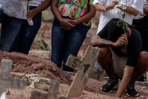 Brazil vượt mốc nửa triệu ca tử vong vì COVID-19, chuyên gia cảnh báo viễn cảnh đen tối