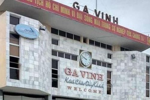 Tàu hỏa tạm dừng đón khách tại ga Vinh để phòng dịch