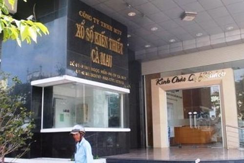 Ba người lạ chuyển tiền vào tài khoản công ty xổ số Cà Mau