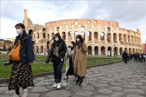 Italy nới lỏng các biện pháp phòng chống dịch COVID-19