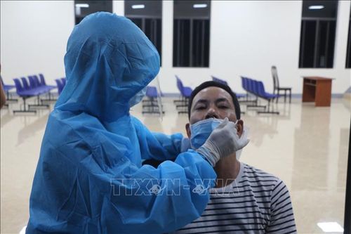 Thành phố Vinh tiếp tục lấy mẫu xét nghiệm cho người dân