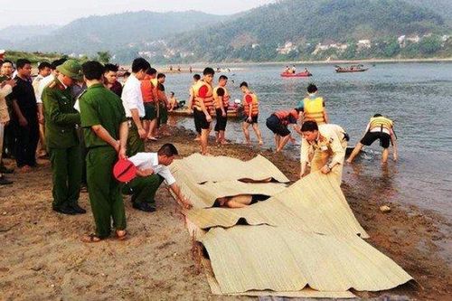 Ra sông tắm, hai bé gái đuối nước thương tâm
