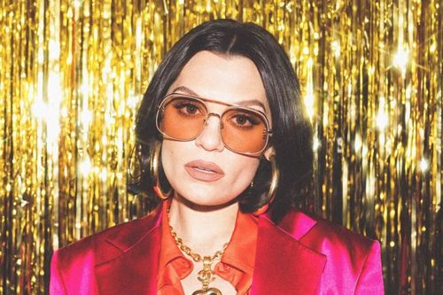 Jessie J bật khóc vì trào ngược axit, không thể hát được