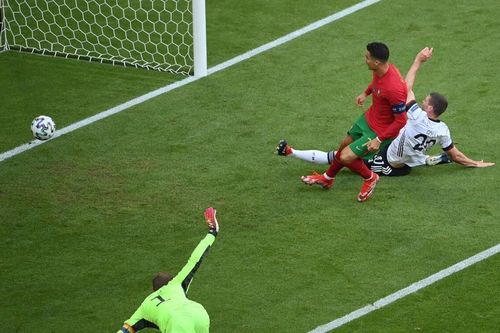 Ronaldo được ví với siêu xe Ferrari