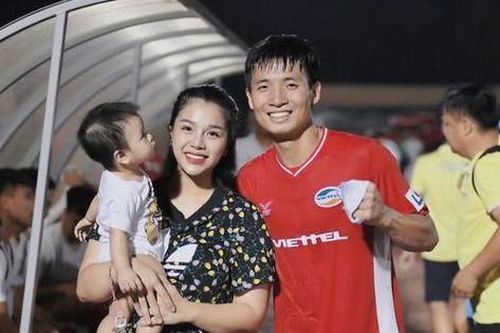 Đang trong thời gian cách ly, Bùi Tiến Dũng bất ngờ tiết lộ giới tính của con thứ hai