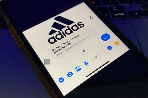 Nhiều người nhận được tin nhắn giả mạo adidas trên Facebook