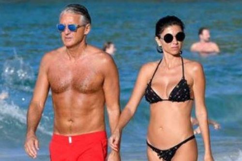 Thân hình săn chắc của HLV tuyển Italy