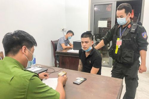 Thanh niên tàng trữ ma túy định hối lộ cảnh sát