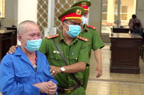 Cho bé gái 6 tuổi 2 ngàn đồng để che đậy hành vi đồi bại