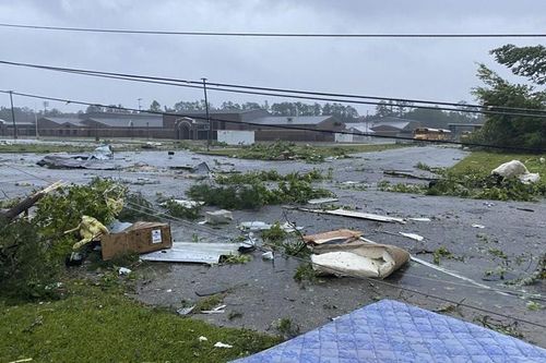 Mỹ: Tai nạn liên hoàn do áp thấp nhiệt đới, nhiều trẻ em tử vong