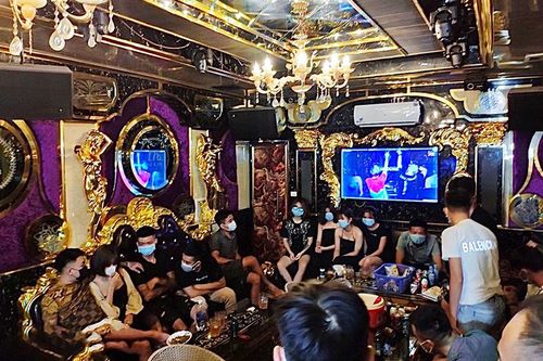 Xử lý 20 đối tượng tụ tập hát karaoke ở Lào Cai
