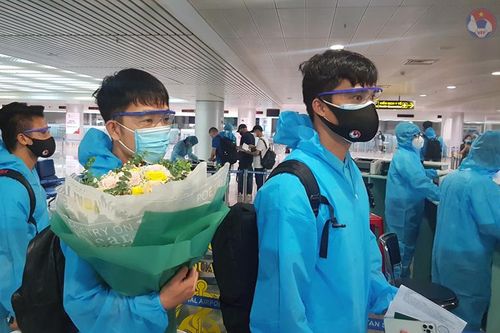 Chuyến bay chở ĐT Việt Nam từ UAE về nước có 2 người mắc Covid-19, VFF nói gì?