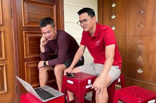 HLV Kiatisuk hé lộ lý do bất ngờ khiến Công Phượng vắng mặt họp trực tuyến