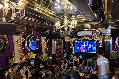 Phát hiện 20 đối tượng tụ tập hát karaoke bất chấp quy định phòng dịch COVID-19