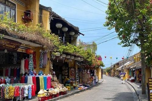 Khôi phục dần hoạt động du lịch?