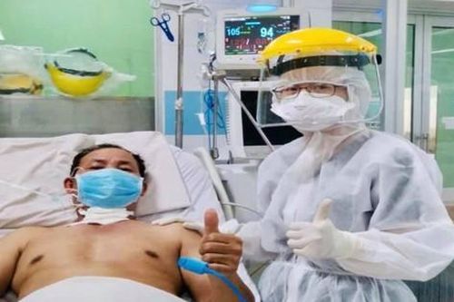 Bệnh nhân COVID-19 từng đông đặc nửa phổi đã hồi phục ngoạn mục