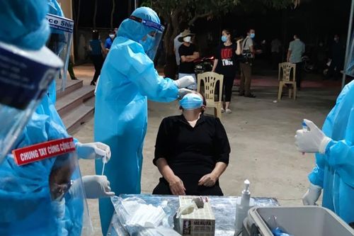 Thêm 4 ca nhiễm, Nghệ An xuyên đêm lấy 60.000 mẫu xét nghiệm