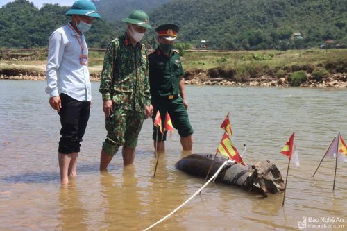 Di dời, hủy nổ thành công quả bom nặng 250kg ở huyện Quế Phong