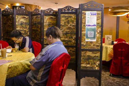 Nhà hàng Hong Kong áp dụng mô hình 'bong bóng vaccine' thúc đẩy kinh doanh