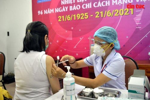 Hơn 270 phóng viên, nhà báo tại TP Hồ Chí Minh được tiêm vaccine phòng dịch