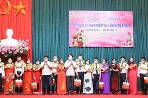 Phù Ninh: Gặp mặt nhân dịp kỷ niệm 20 năm Ngày gia đình Việt Nam