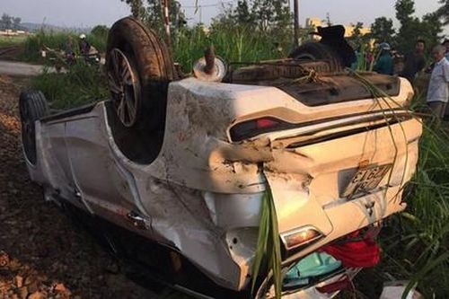 Khởi tố 2 nhân viên đường sắt sau vụ tàu tông văng ôtô làm 3 người thương vong