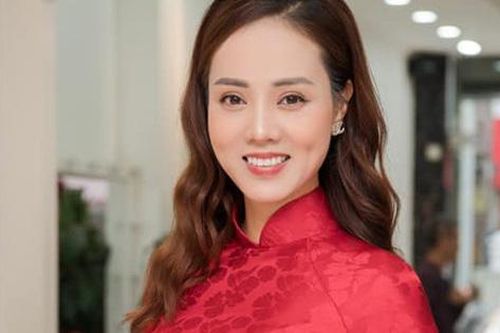 Nhan sắc vợ trẻ làm báo của NSND Công Lý